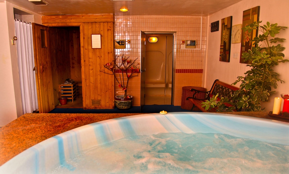 Arabian Courtyard Hotel & Spa 17