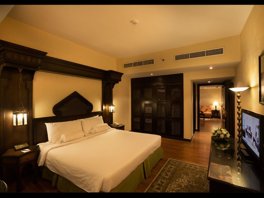 Arabian Courtyard Hotel & Spa 9
