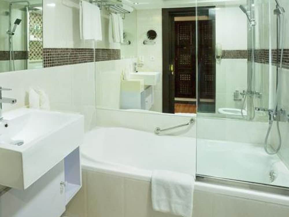 Arabian Courtyard Hotel & Spa 15