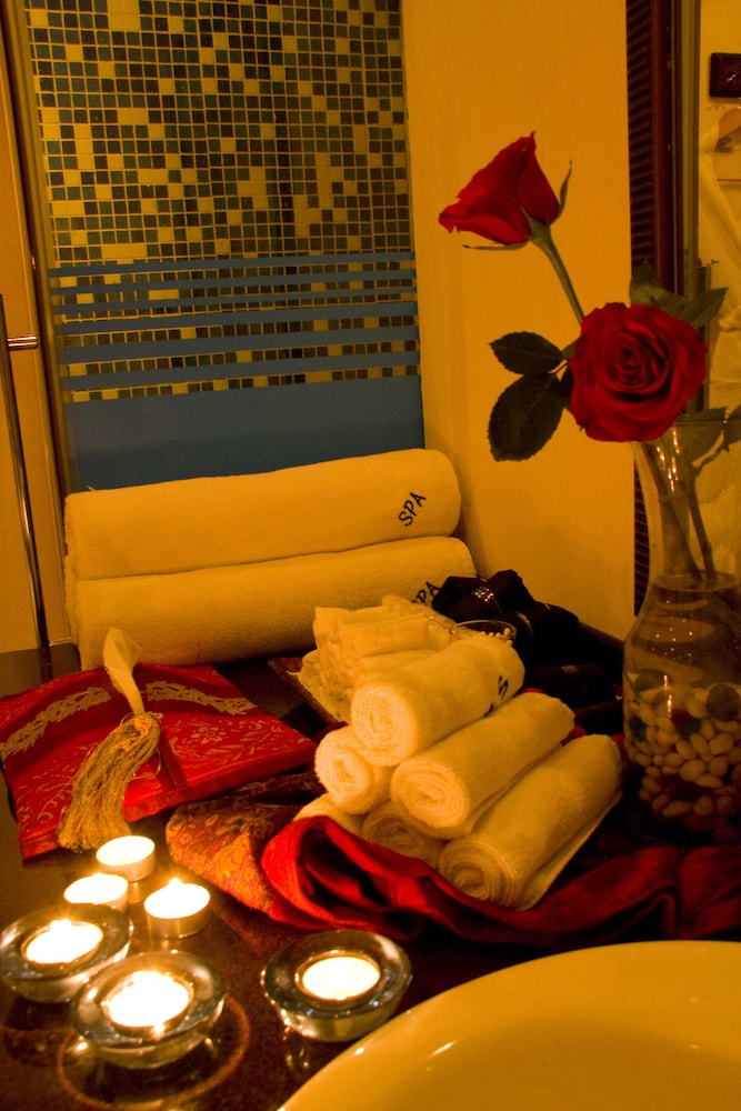 Arabian Courtyard Hotel & Spa 23