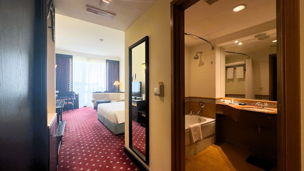Millennium Airport Hotel Dubai 10