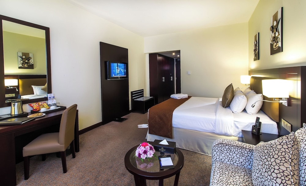 Landmark Summit Hotel 7