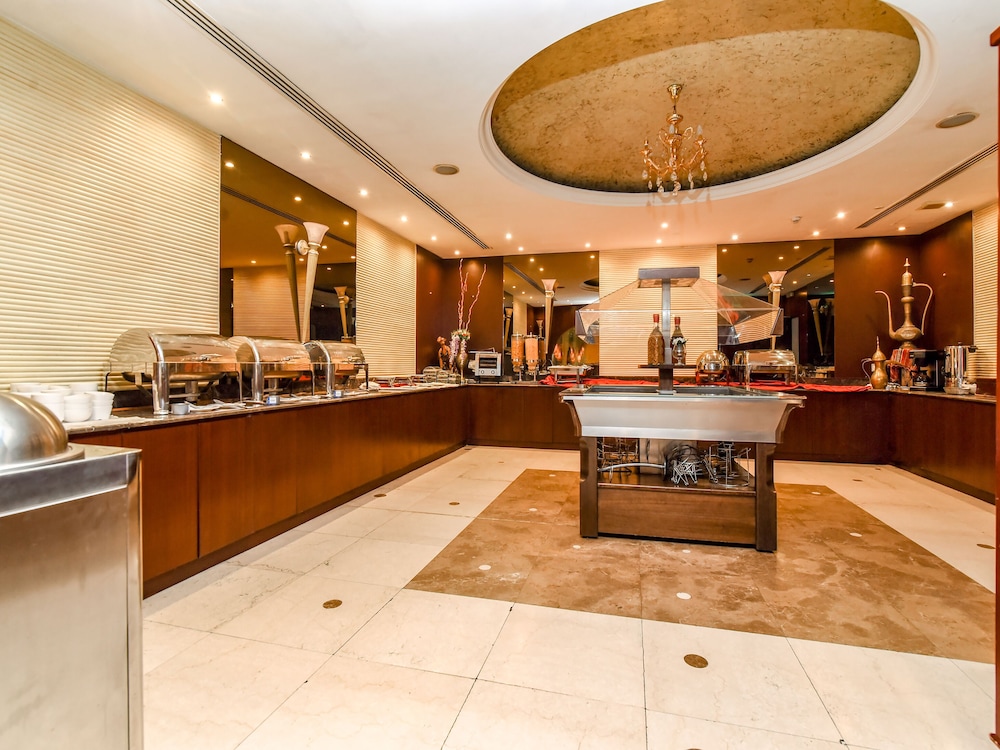 Landmark Summit Hotel 16