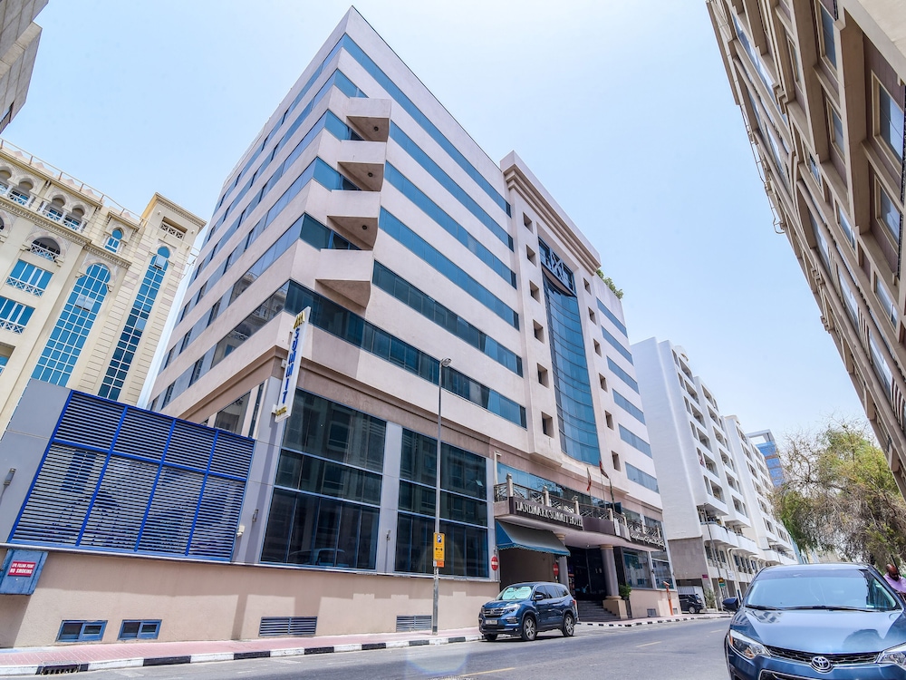 Landmark Summit Hotel 22