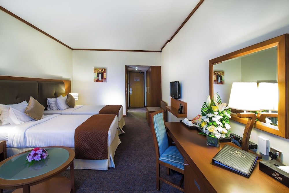 Landmark Summit Hotel 5