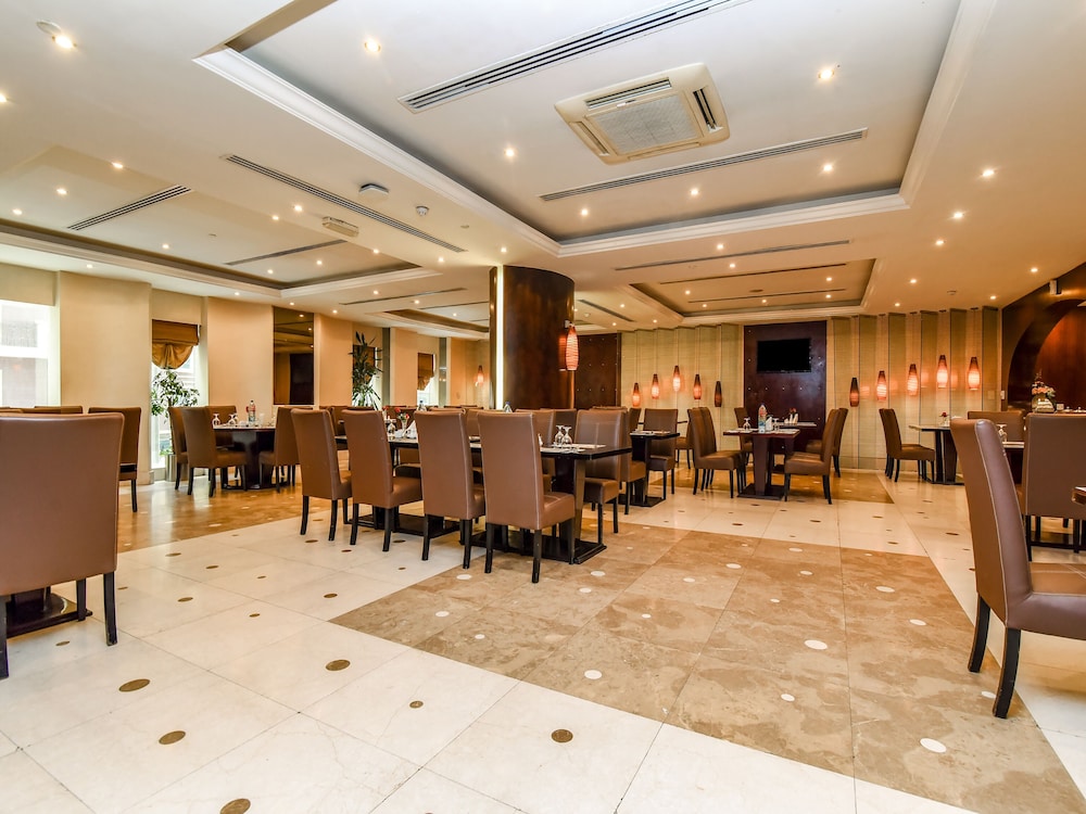 Landmark Summit Hotel 15