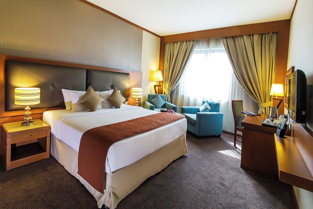 Landmark Summit Hotel 1
