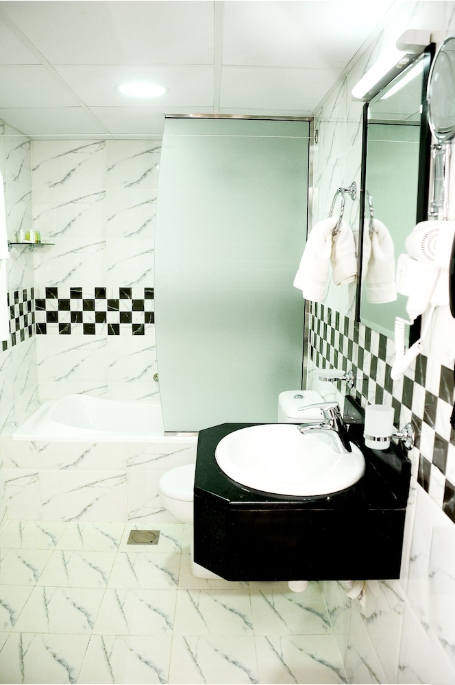 Royal Falcon Hotel 23