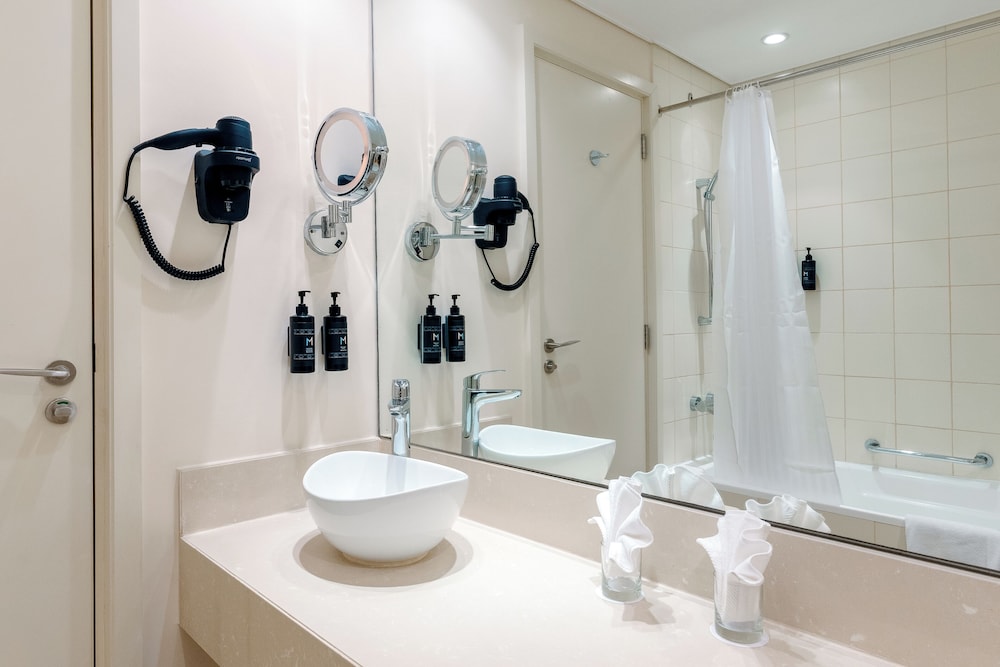 Metropolitan Al Mafraq Hotel 16