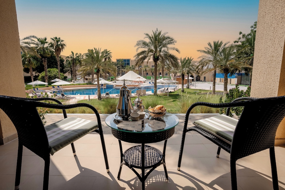 Metropolitan Al Mafraq Hotel 11
