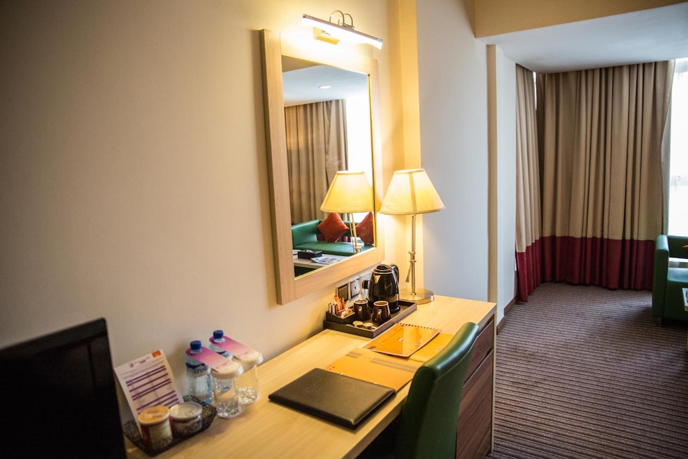Saffron Boutique Hotel 8