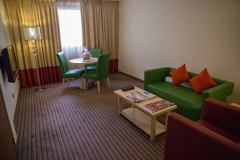 Saffron Boutique Hotel 13