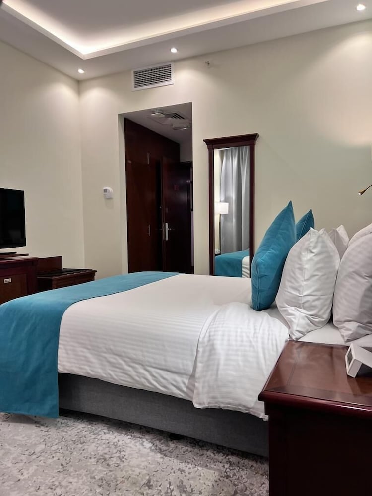 Howard Johnson by Wyndham Bur Dubai 12