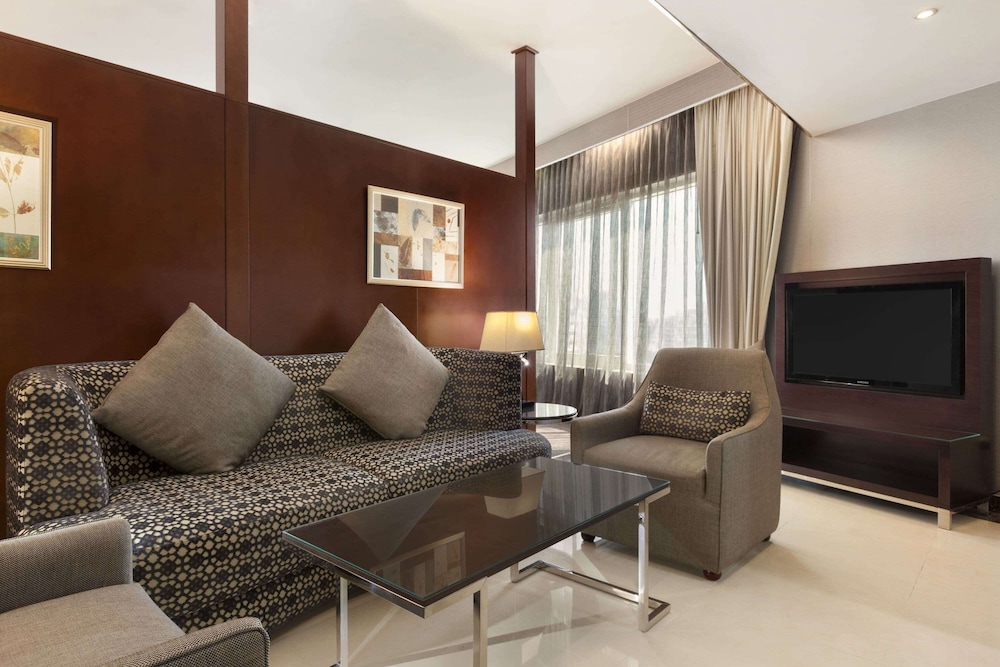 Howard Johnson by Wyndham Bur Dubai 10