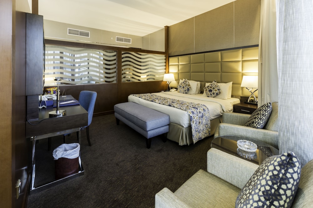 Howard Johnson by Wyndham Bur Dubai 6