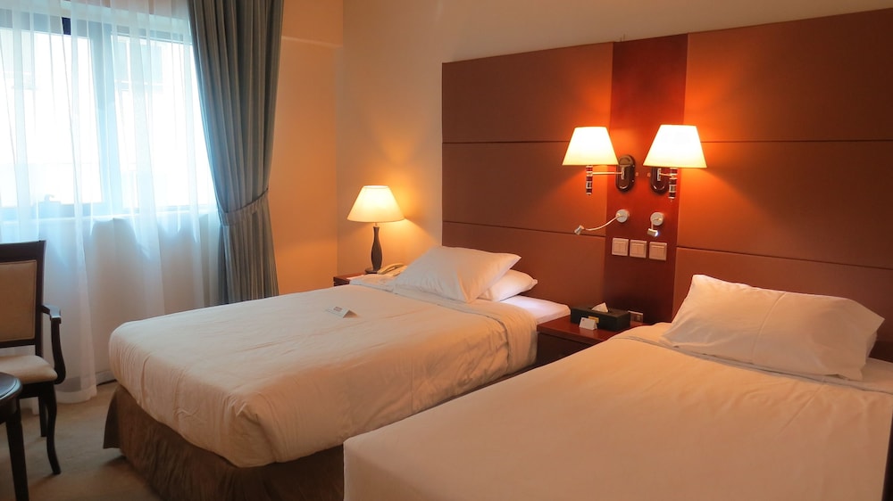 The Park Hotel 7