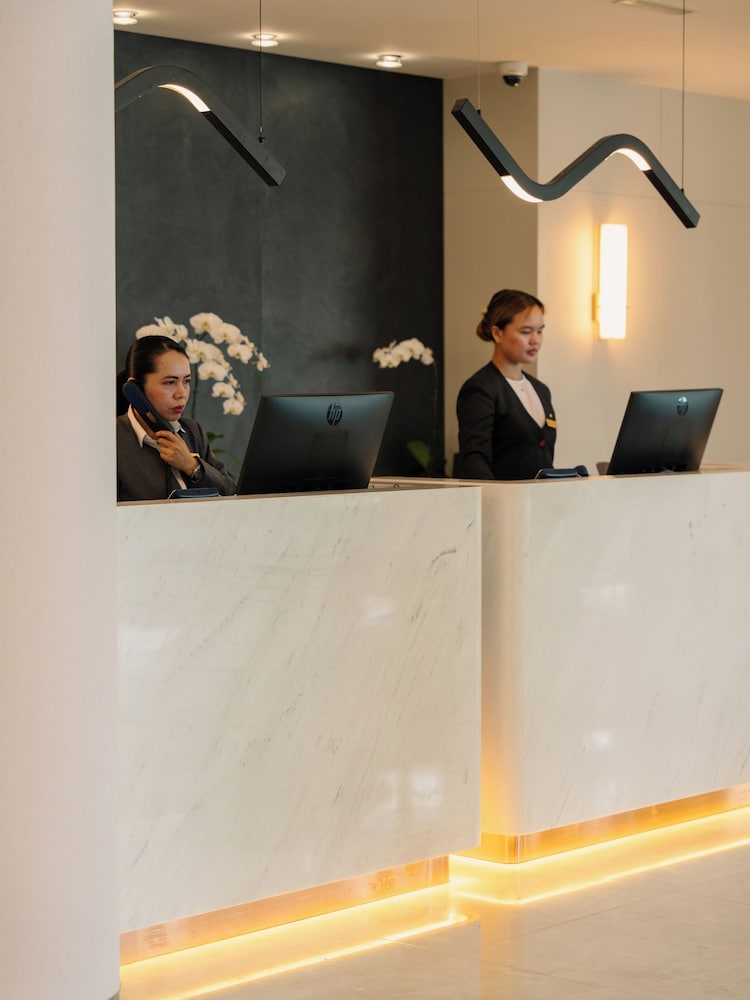Millennium Lakeview Hotel 6
