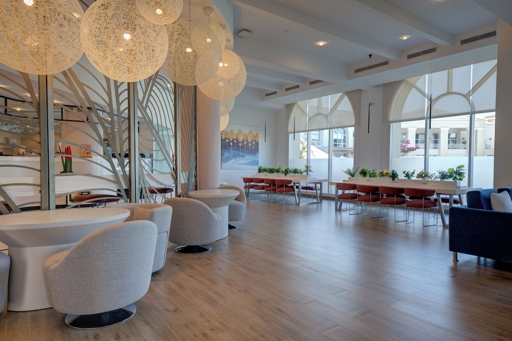 Millennium Lakeview Hotel 3