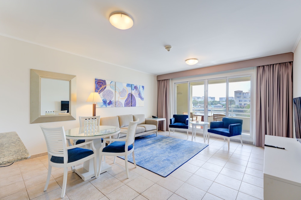 Millennium Lakeview Hotel 15