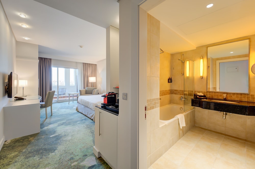 Millennium Lakeview Hotel 13