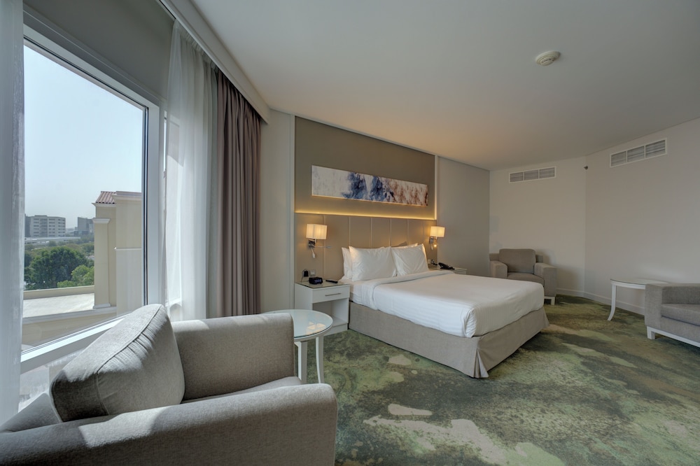 Millennium Lakeview Hotel 20