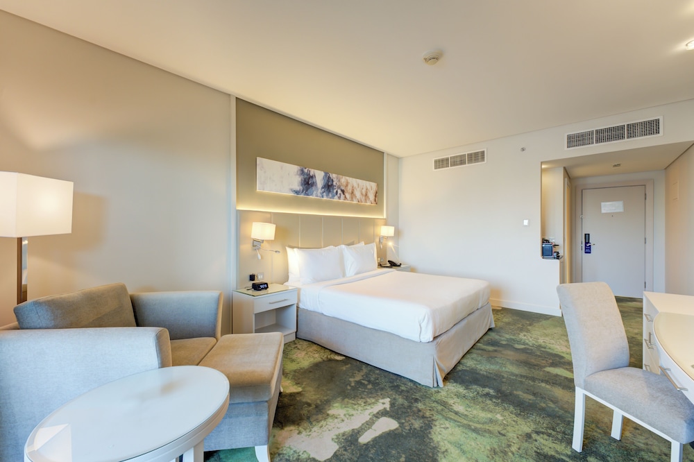 Millennium Lakeview Hotel 23