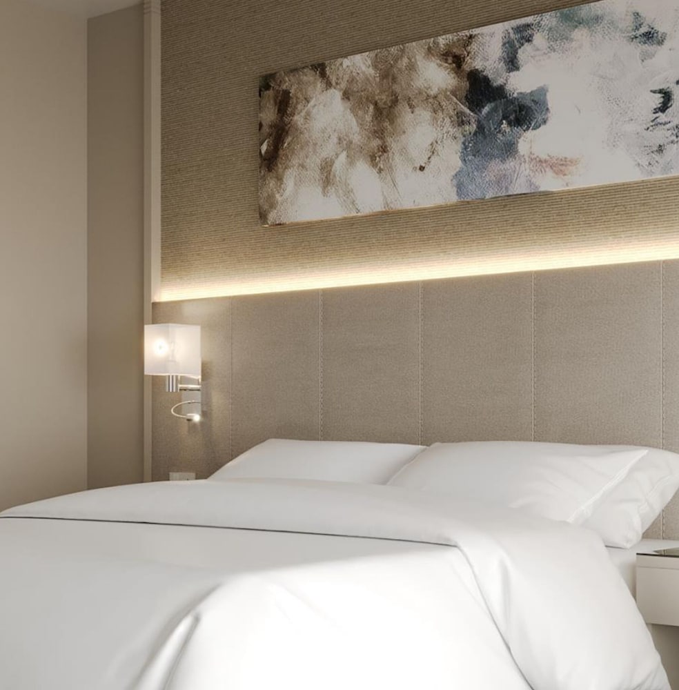 Millennium Lakeview Hotel 22