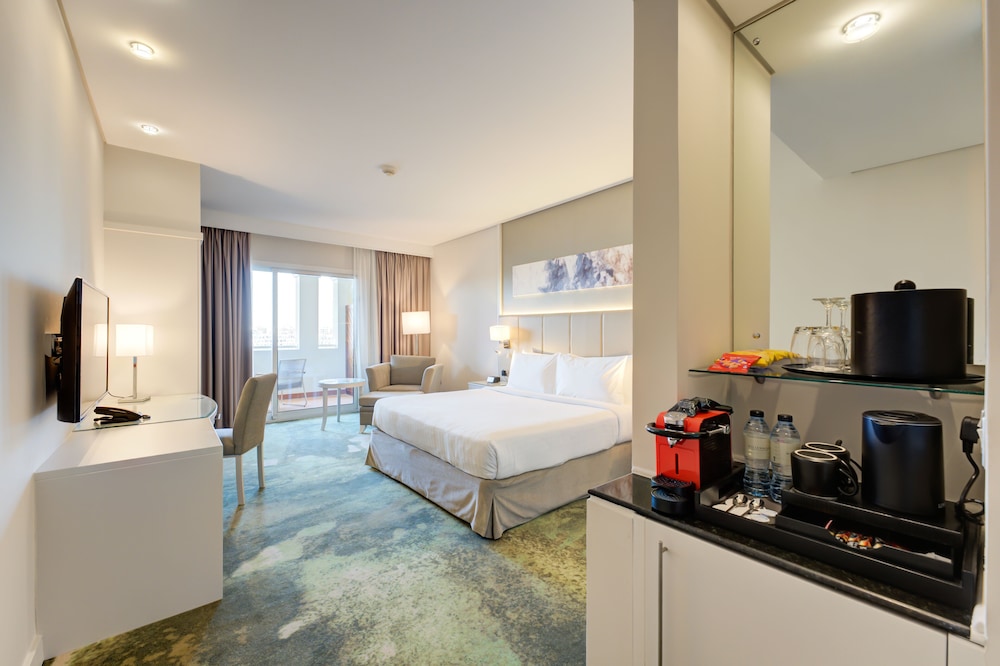 Millennium Lakeview Hotel 12