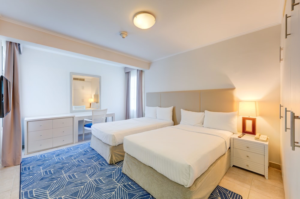 Millennium Lakeview Hotel 17