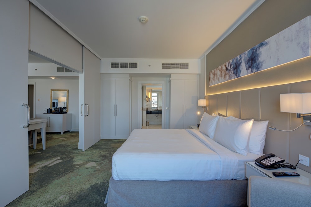 Millennium Lakeview Hotel 19