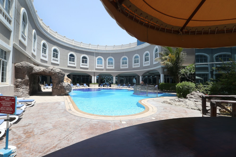 Sharjah Premiere Hotel & Resort 1