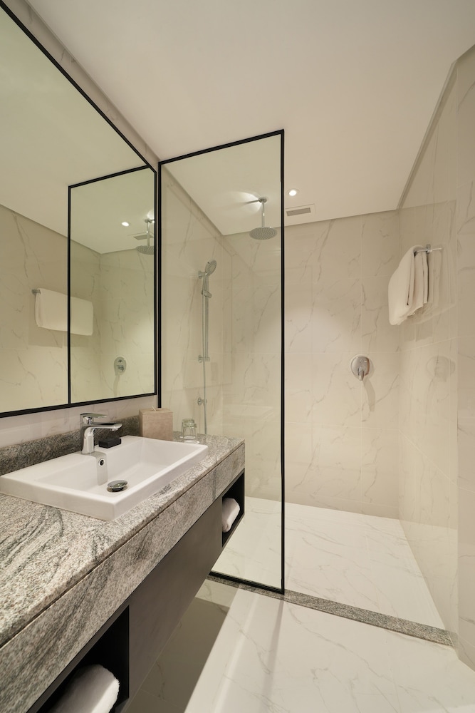 Arabian Park Dubai, an Edge by Rotana 14