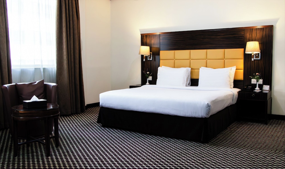 Fortune Karama Hotel 18