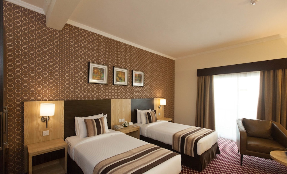 Fortune Karama Hotel 9