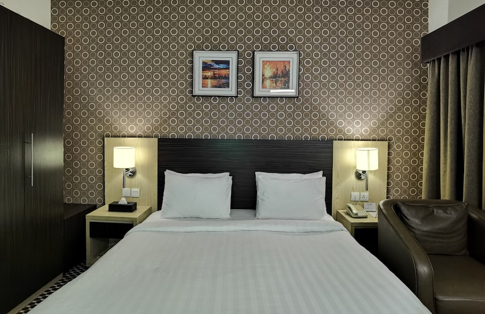 Fortune Karama Hotel 10