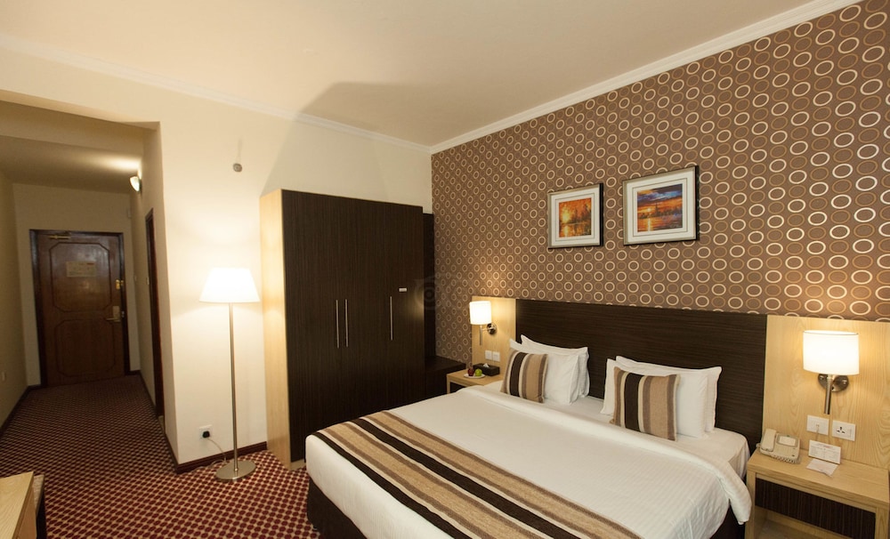 Fortune Karama Hotel 8