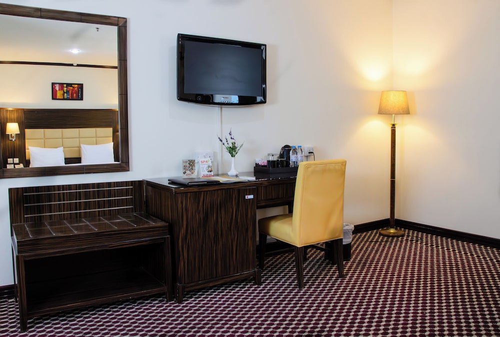 Fortune Karama Hotel 12