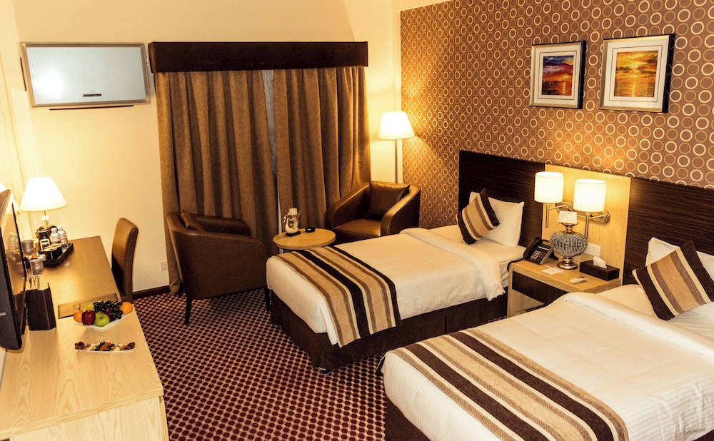 Fortune Karama Hotel 24