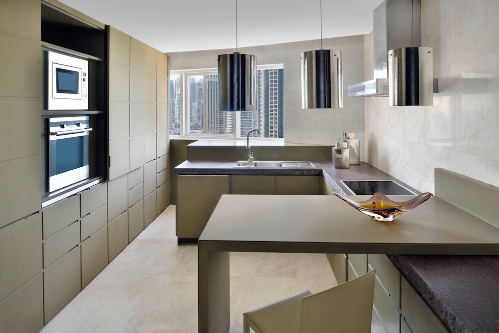 Dubai Marriott Harbour Hotel & Suites 6