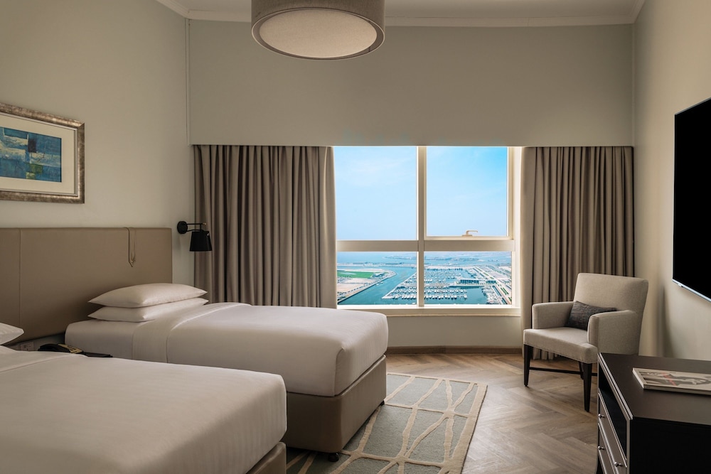 Dubai Marriott Harbour Hotel & Suites 14