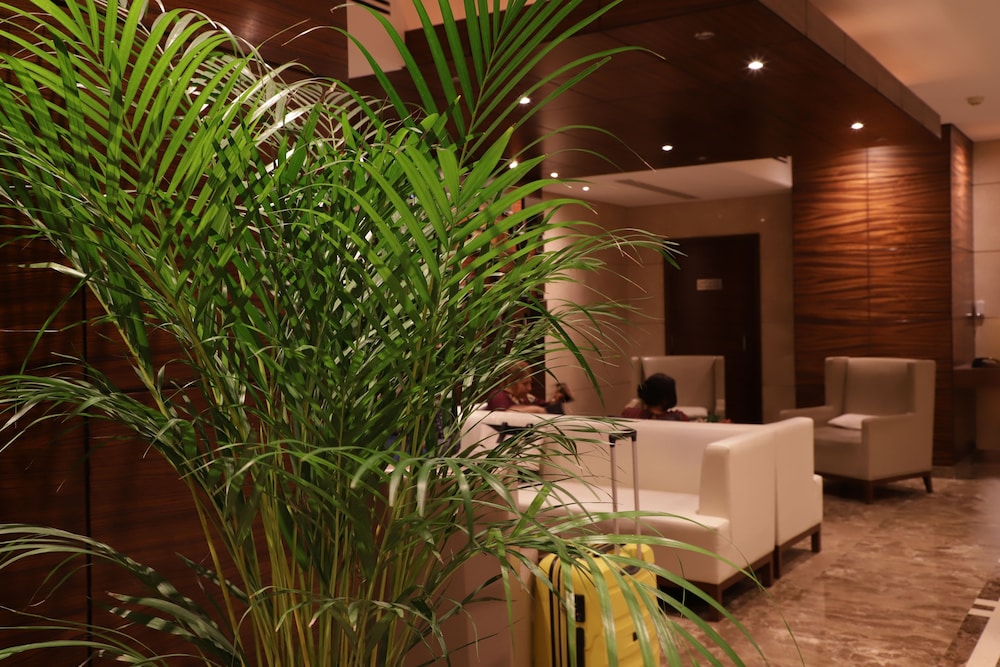Majestic City Retreat Hotel 8