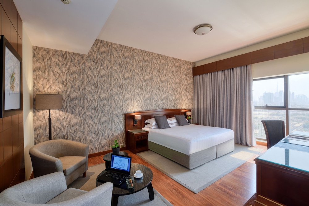 Majestic City Retreat Hotel 21