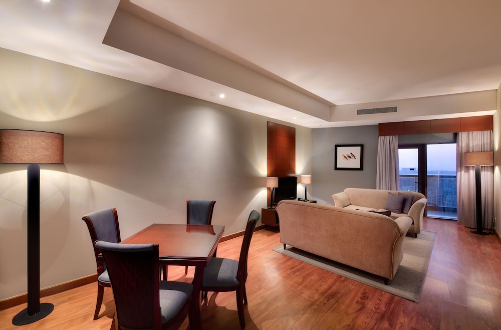 Majestic City Retreat Hotel 23
