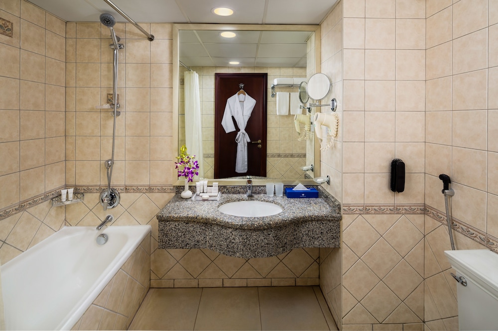 Savoy Crest Hotel Apartments 11