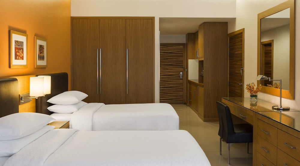 Four Points by Sheraton Bur Dubai 8