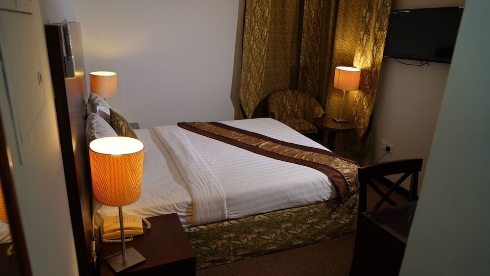 Boonmax Hotel 3