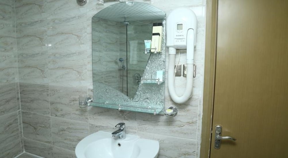 Sun & Sands Plaza Hotel 18