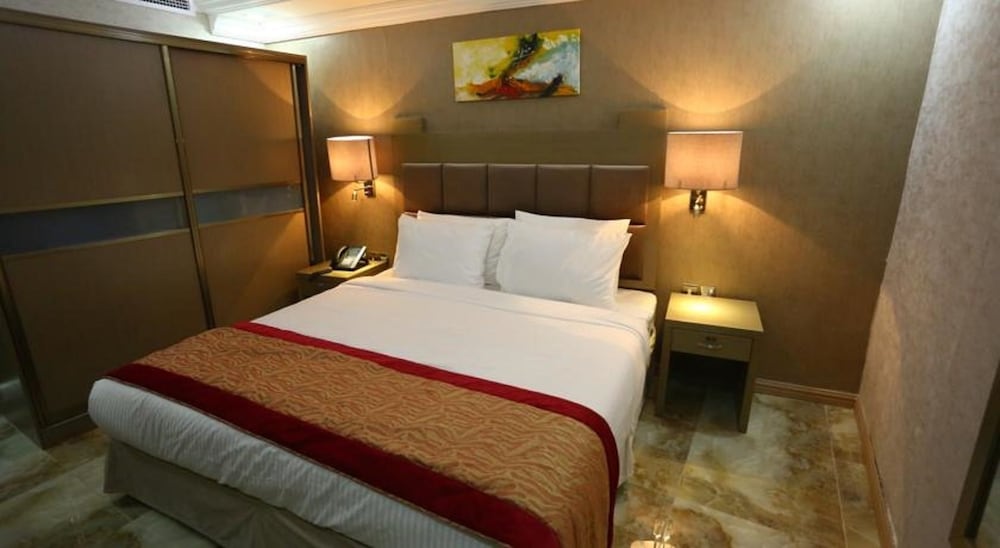 Sun & Sands Plaza Hotel 10