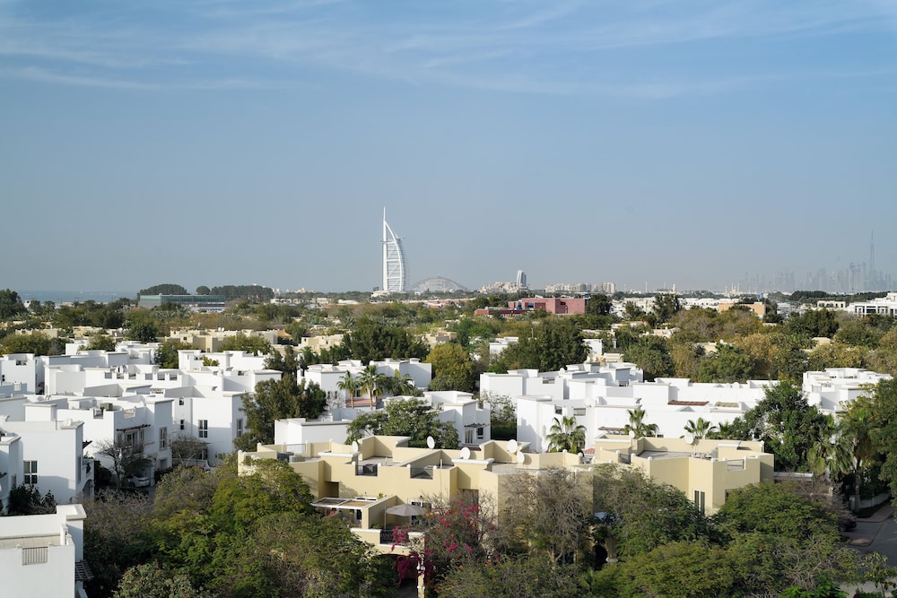 Holiday Inn Express Dubai Internet City 12