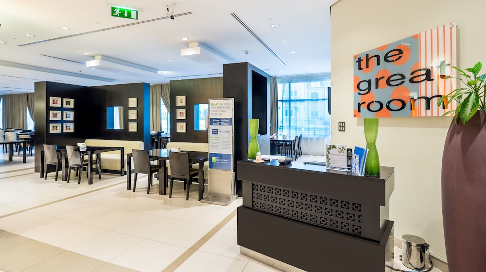 Holiday Inn Express Dubai Internet City 15